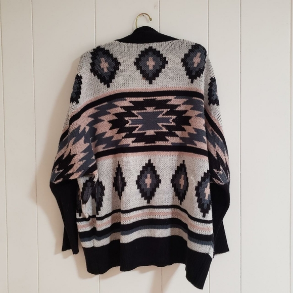 Charlotte Russe Aztec Pattern Cardigan - Picture 3 of 5